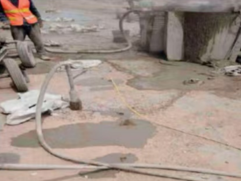 河北水泥混凝土路面板底注浆技术 路面脱空注浆整治方案